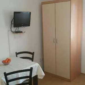 Apartment For Two Near Sea *